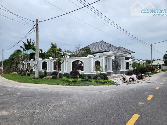DT 425 m2 Biệt Thự Gần Biển Chỉ 7 Phút Di Chuyển Giá Rẻ Thuộc Xã Long Mỹ - 1