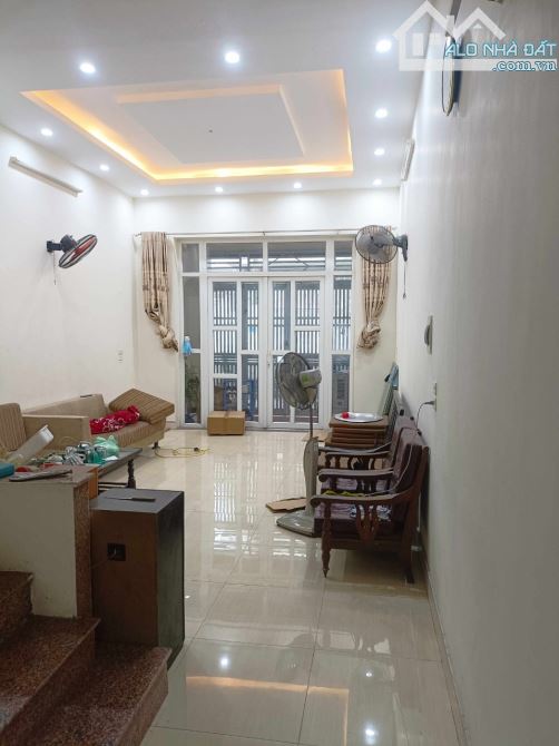 Cần cho thuê nhà nguyên căn Thạch Cầu Long Biên DT 55m x3.5 tầng giá 8tr/tháng. - 1