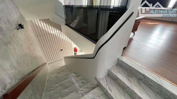 Bán tòa nhà 7 tầng full công năng, có thể cải tạo thành căn hộ cho thuê - 2