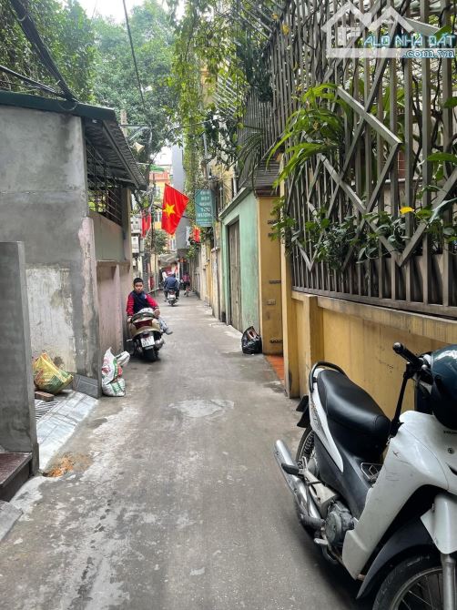 HOT!TRUNG KÍNH-CẦU GIẤY-HÀ NỘI-20m Ô TÔ-30mx5 TẦNG-MT 7.7m - 2