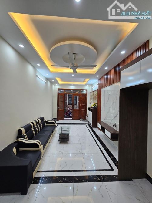 NGỌC LÂM- LONG BIÊN- NHÀ 37m2 x  5 tầng - MT 3,5m. -20m RA ĐƯỜNG OTO TRÁNH -.❤️6,5 tỷ - 2