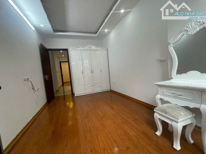 Bán Nhà 4 Tầng Ngọc Thụy Long Biên. MT 4m , Vị Trí Kim Cương, Ôtô Đổ Cổng | Chỉ 4.9 Tỷ - 2
