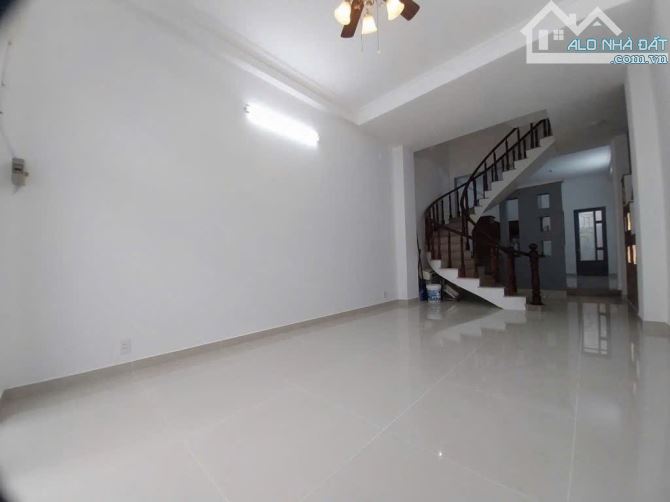 Nhà 3 tầng đường TÂN THỚI NHẤT 01, phường TÂN THỚI NHẤT, Q12, dt 91,4m2 (4mx22,9m). 6,6Tỷ - 2
