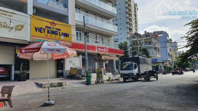**CHỈ 16.2 Tỷ TL - Nhà Mặt Tiền CHỢ LỚN 5 Tầng 84 m2 -SHR- Vuông Vức Đẹp- Hoàn Công Đủ - 7