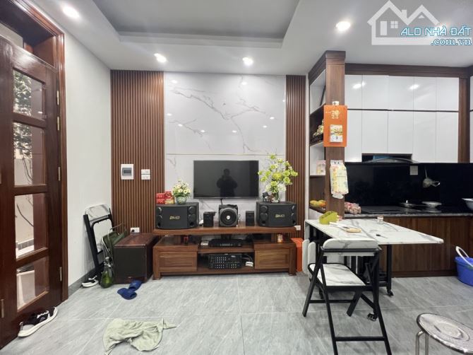 BÁN NHÀ ĐẸP ĐỨC GIANG,  LONG BIÊN,  DT 35M , 5 TẦNG , Ô TÔ ĐỖ CỬA , NHỈNH 5 TỶ - 2