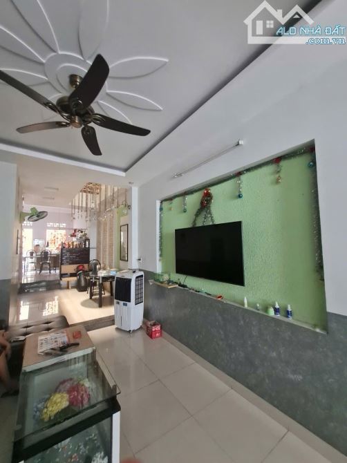 Bán nhà 3 tầng mặt tiền đường Mê Linh trung tâm khu bàn cờ Nha Trang, phường Tân Lập. - 2