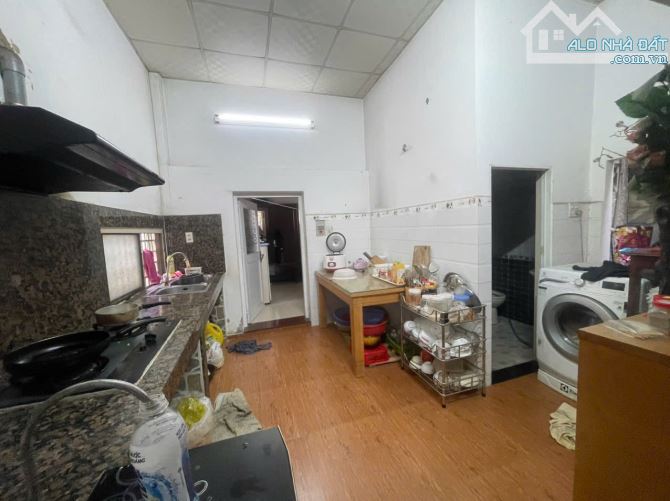NHÀ 2 MẶT TIỀN TRƯỚC SAU. NGAY CHỢ TRẦN QUANG CƠ. NGÃ BA ĐÔNG QUANG. CHỈ HƠN 3 TỶ - 2