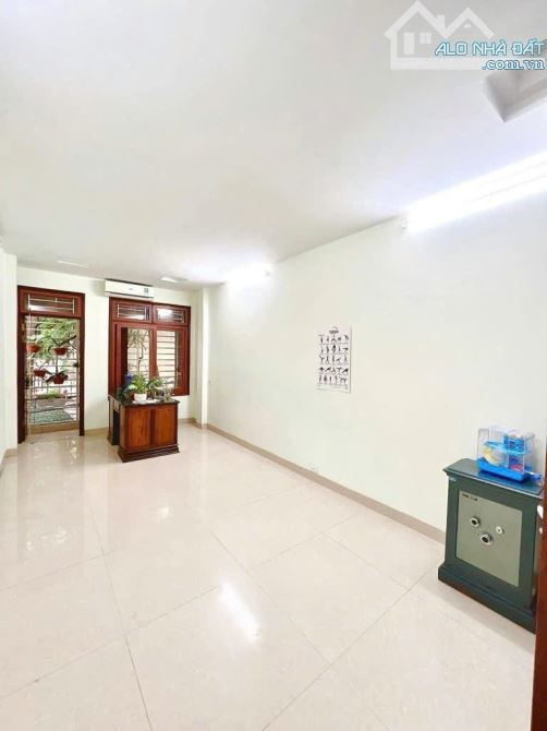 Kim Mã - View Đại sứ quán - Ngõ thông, gần phố Vạn Phúc - 2 thoáng vĩnh viễn - 2