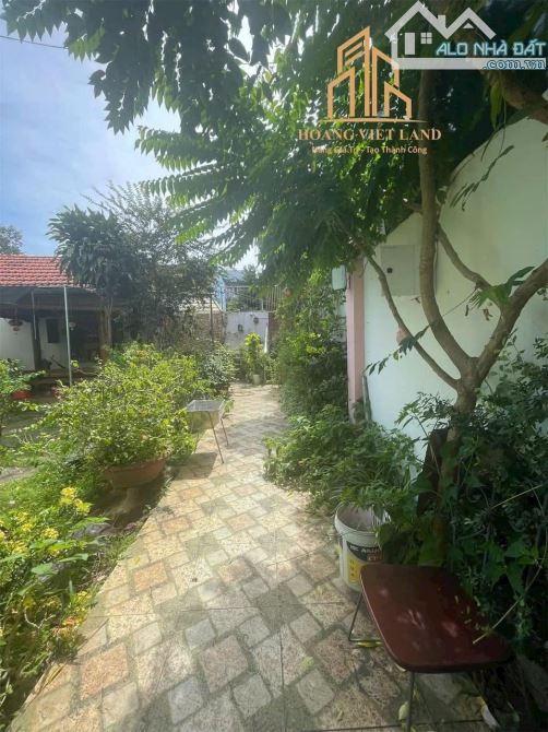 CẦN BÁN 1.200m2 ĐẤT NGAY TRUNG TÂM THÀNH PHỐ GIÁ 9,8 TỶ  Diện tích:1200m2 thổ cư: 100m - 2