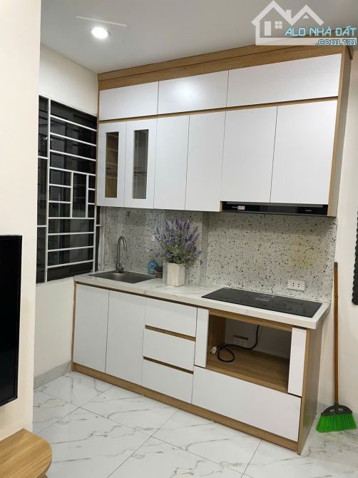 Chính chủ cho thuê studio ccmn Đống đa thoáng sáng, sạch sẽ, thang máy, mới đẹp - 2