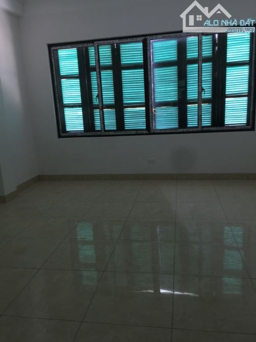 Cho thuê nhà liền kề Vạn Phúc Hà Đông, DT 75m x 5T, mt 5m ô tô đỗ cửa giá 18 triệu - 2