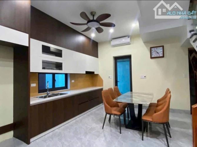 BÁN NHÀ PHÂN LÔ - PHỐ HỒNG TIẾN, Ô TÔ TRÁNH - KINH DOANH ĐỈNH - NHÀ MỚI - VỈA HÈ RỘNG - 2