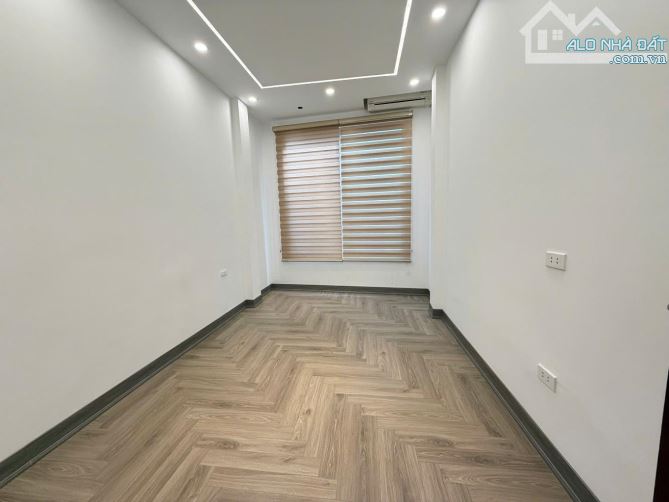 Nhà phố Thái Thịnh, 37m, 4 tầng, gần phố. - 2