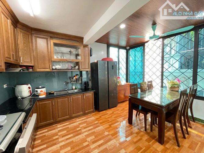 Bán nhà Hoàng Đạo Thành - Ngõ thông- Ô tô đỗ cửa- Kinh doanh- 30m2, nhỉnh 10 tỷ - 2