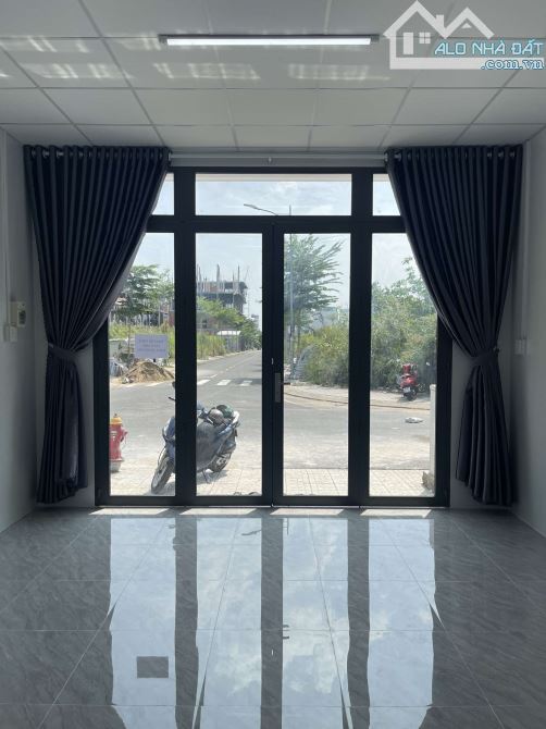 Cho thuê nhà 1 lầu mới xây kế đại học FPT tiện văn phòng - 2