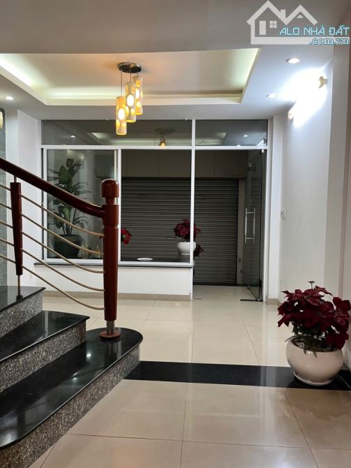 Mặt tiền Hoa Hồng, P2 Phú Nhuận – Gần Phan Xích Long, nhà mới đẹp – Giá 27 tỷ - 2