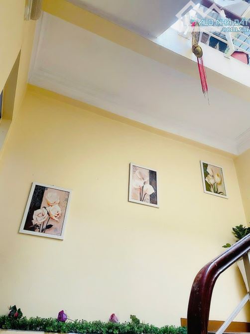 Nhỉnh 5 Tỷ Bán Nhà Dân Xây Phố Ngô Gia Tự Long Biên 34m2 4 Tầng Ngõ Thông, Ô Tô Cạnh Nhà - 2