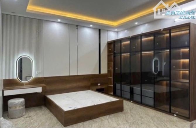 GARA Ô TÔ - THANG MÁY XỊN - Ô TÔ TRÁNH TRƯỚC NHÀ - NHÀ MỚI BÓC TEM CHƯA Ở - NHỈNH 7 TỶ - 2