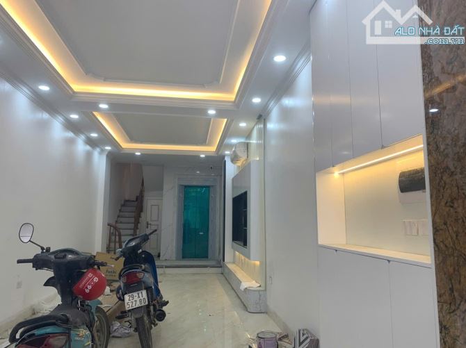 Nhà phân lô phổ Yên Lạc_Kim Ngưu 41m 5 tầng thang máy ô tô vào nhà giá tốt - 2