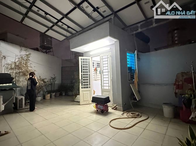 BÁN NHÀ BTCT 3 TẦNG – CÁCH NGÃ TƯ PHÚ NHUẬN CHỈ 3 PHÚT - GIÁ 10.5 TỶ - 2