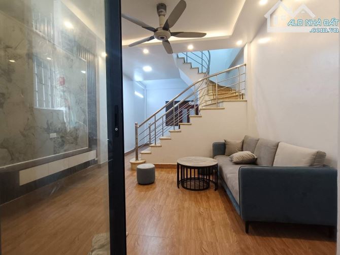 Bán nhà đẹp,gần oto , gần hồ , ở luôn ,quận Hoàng Mai 36m4tầng chỉ 5,68 tỷ . - 2