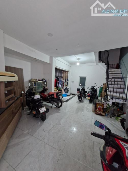 NHÀ CĂN GỐC  -HẺM 7 CHỖ NGỦ TRONG NHÀ- CÁCH MẶT TIỀN TRẦN XUÂN SOẠN 1 TRỤC THẮNG 30M - 2