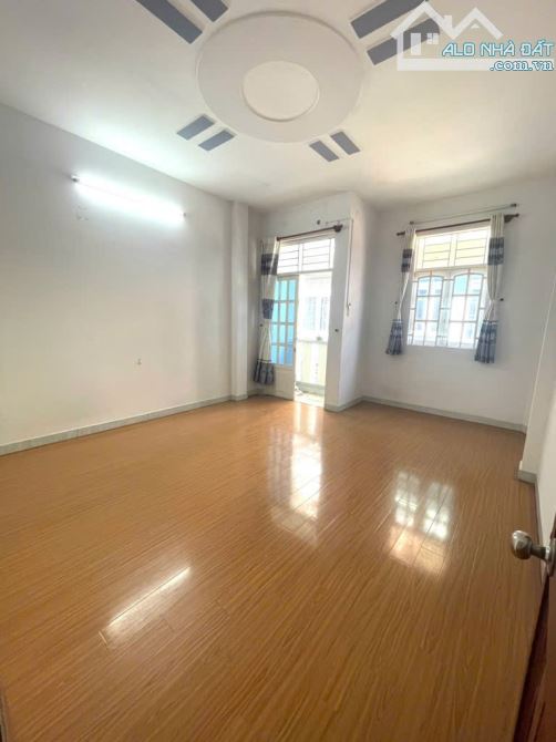 SIÊU PHẨM NHÀ MỚI ĐẸP 2 MẶT TIỀN PHẠM VĂN CHIÊU - P14 GÒ VẤP - CHỈ NHỈNH 4 TỶ - 2