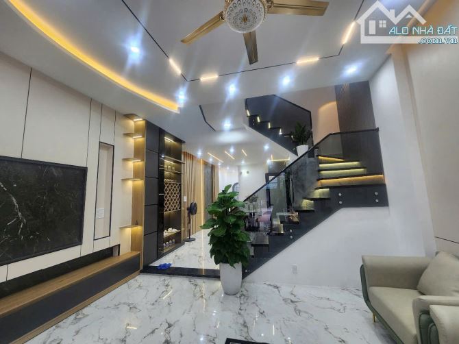 Siêu Phẩm Nhà 3 Tầng Sát Chợ Hòa Xuân - 2
