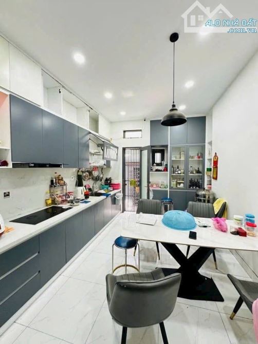 VỊ TRÍ ĐỈNH - Lê Văn Lương Q7 - 51m2 - 3PN - Thuê 10tr/th - Nhỉnh 3 TỶ - 2
