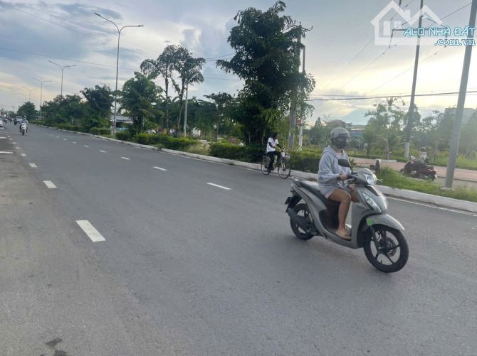BÁN NỀN 617 M2 GÓC 02 MẶT TIỀN ĐƯỜNG LẦN LƯỢT LÀ MẶT TIỀN ĐƯỜNG NGUYỄN VĂN CỪ VÀ ĐƯỜNG SỐ - 2