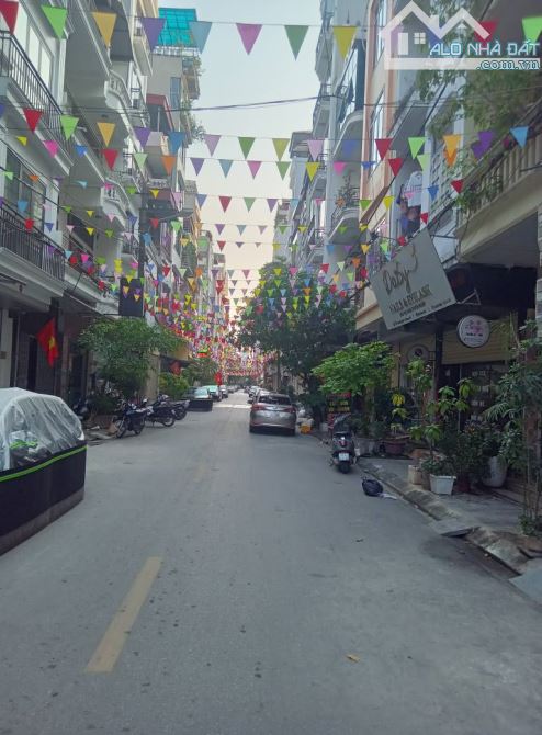 Bán gấp MP Trần Đăng Ninh, Vỉa hè đá bóng, Ô tô tránh, Kinh doanh bất chấp, 15.9 tỷ - 2
