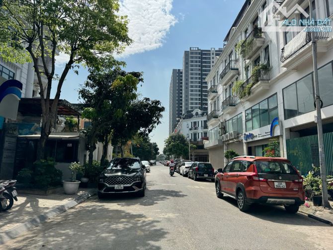 Bán gấp căn Shophouse 94m2, lô giáp góc, cạnh phố Cửu Việt, vị trí cực đẹp tại TT Trâu Quỳ - 2