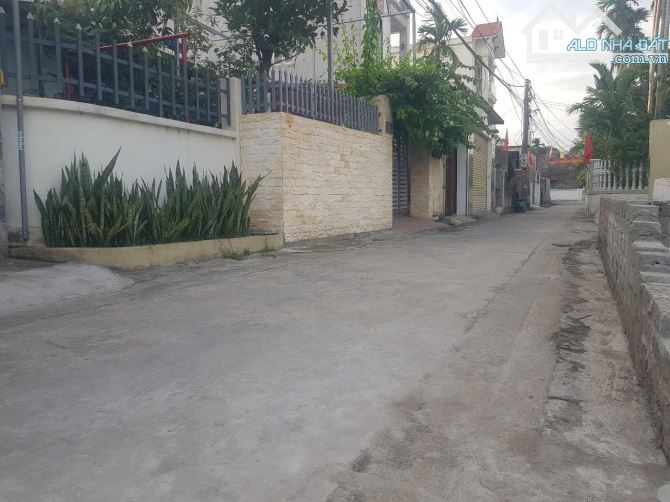 chính chủ bán 3 lô đất tổ 8 An Dương Diện Tích 40m ngõ 4m thông oto chỉ 1ty36 - 2
