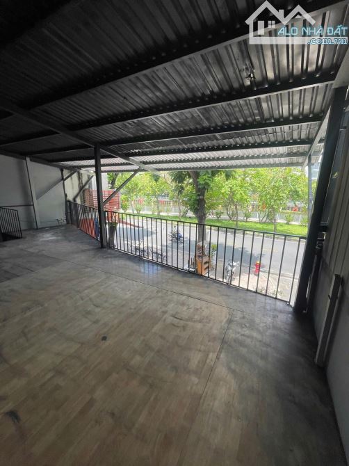 Cho thuê nhà mặt tiền 327 Hoàng Sa, Phường Tân Định, Quận 1. Trệt, lầu, vỉa hè rộng ch35tr - 2