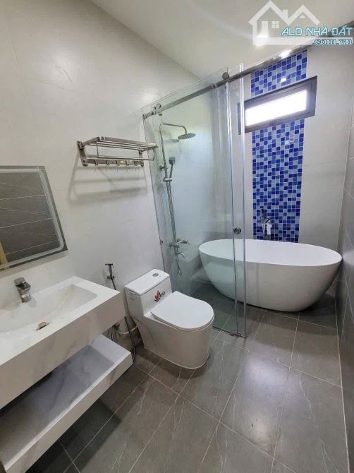 Nhà 2 lầu 5.7x25M, Phú Lợi, Thủ Dầu, Ô tô vào nhà, SHR, giá mềm - 2