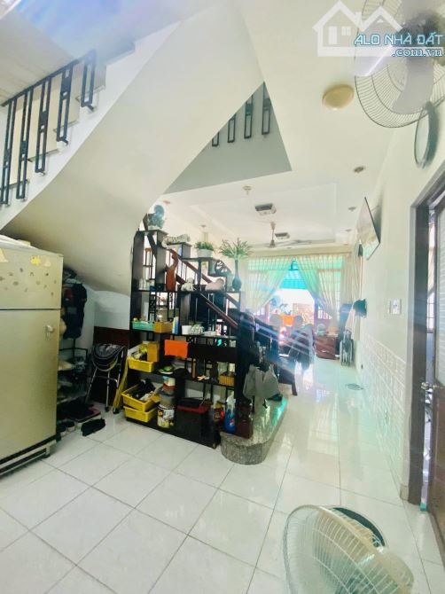 Bán nhà hẻm 6m Nguyễn Hữu Cảnh - đối diện Landmart, DT: 7x14m, 2 tầng- 2PN, 9.9 tỷ. - 2