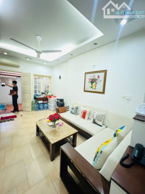 PHÂN LÔ - 2 MẶT THOÁNG VĨNH VIỄN - VIEW DOANH TRẠI QUÂN ĐỘI - 10M RA Ô TÔ DỪNG ĐỖ. - 2