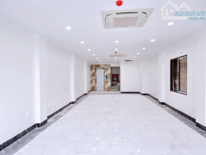 Tòa VP 9 tầng có hầm mặt ngõ Hoàng Quốc Việt, Nghĩa Đô, ô tô tránh, 90m2, MT 5m giá 40 tỷ - 2