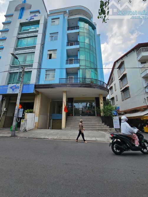 Cho thuê 31 Ung Văn Khiêm, P25, Q.Bình Thạnh - 10x10m, Giá thuê 53tr/th - Có hầm để xe - 2