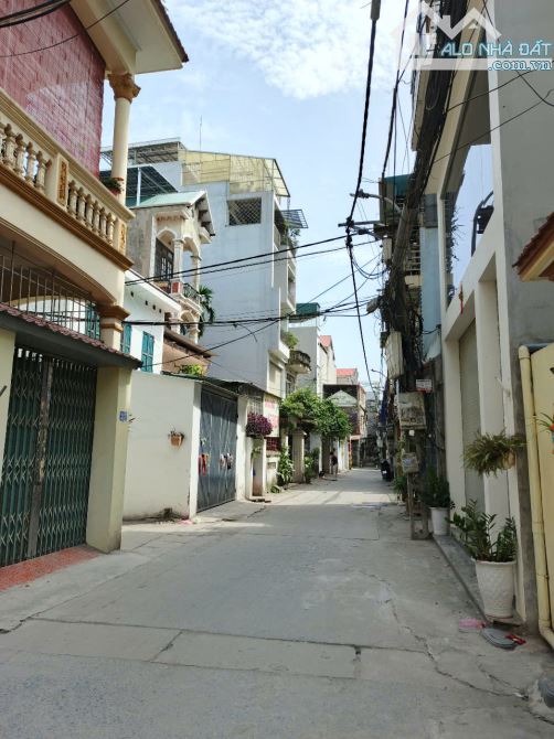 Bán mảnh đất siêu đẹp 88m2 Việt Hưng, Long Biên, ô tô vào đất, đầu tư ngon. Giá 98tr/m2 - 2