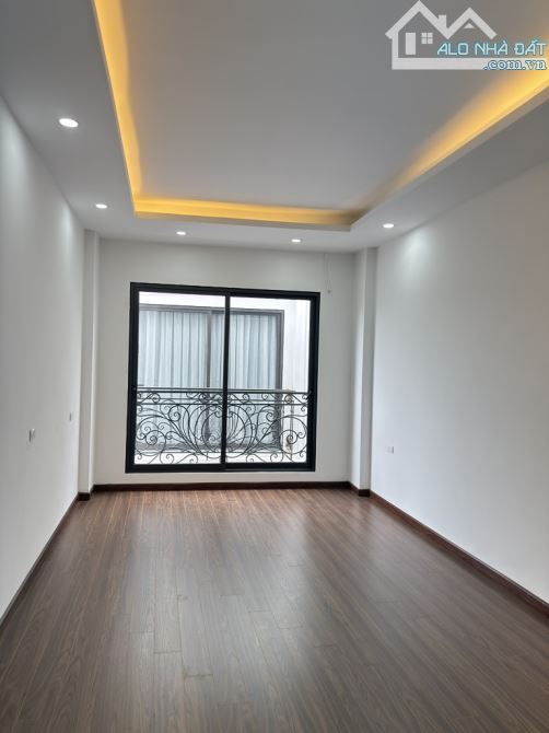 - Bán nhà đường Hồ Tùng Mậu, sát phố, nội thất xịn sò, 35m2, 7.5 tỷ. - 2