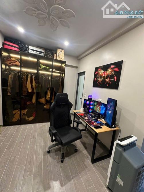 - Bán nhà đường Hồ Tùng Mậu, sát phố, nội thất xịn sò, 33m2, 7 tỷ. - 2