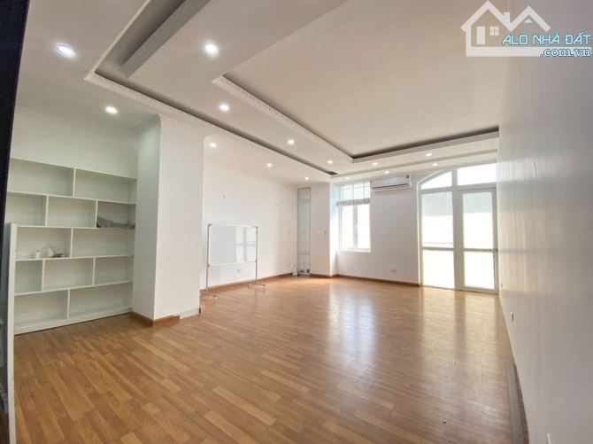 SANG NHƯỢNG VĂN PHÒNG TẠI HOÀNG SÂM - CẦU GIẤY 50M2 GIÁ 9TR / THÁNG . - 2
