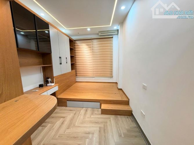 Bán nhà giải phóng thanh xuân ngõ xe lead quay đầu DT 35m2 x 5 tầng giá 6 tỷ 6 - 2