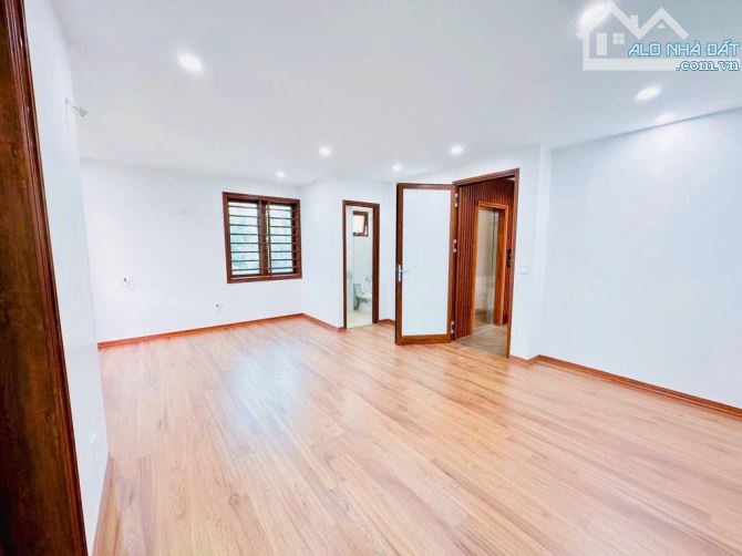 Siêu phẩm nhà phân lô TT Văn Điển 45m 6 t lô góc ô tô tải tránh KDVP cực đẹp giá 13.3 tỷ - 2