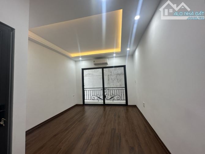 Bán nhà Tương Mai - Hoàng Mai . Nhà đẹp ở ngay . Diện tích 28m2 x 5 tầng giá 6 tỷ 15 - 2