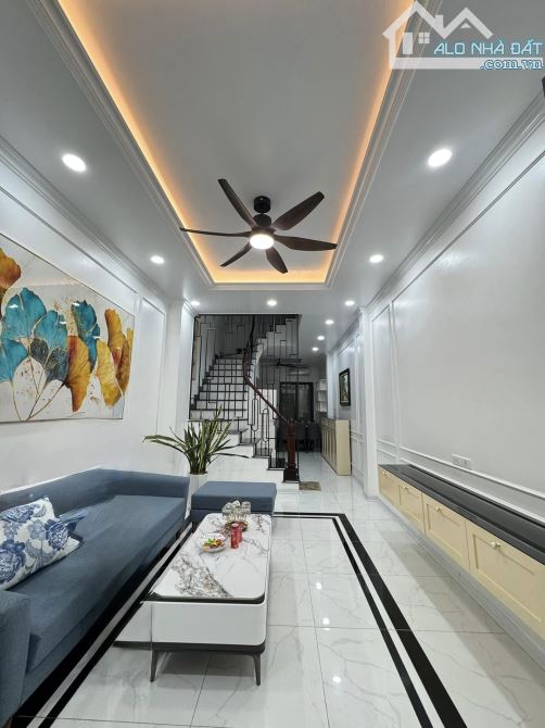 BÁN NHÀ PHÂN LÔ NGÕ Ô TÔ TRÁNH – TRUNG TÂM PHỐ NGỌC LÂM – 50M2 – 4 TẦNG – GIÁ TỐT - 2