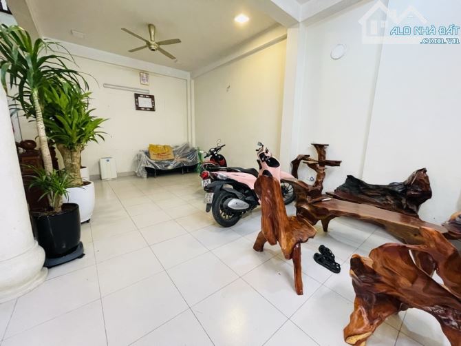 💥💥💥HỒNG TIẾN, NGUYỄN VĂN CỪ CÁCH 1 NHÀ RA PHỐ - ĐẦU TƯ - DT 47 M2  NHỈNH 11 TỶ - 2