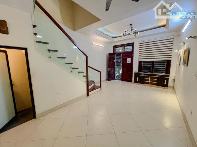 NHÀ PHƯƠNG LIỆT 59M2*5T, Ô TÔ TRÁNH, BẢO VỆ Ở ĐẦU NGÕ - 2