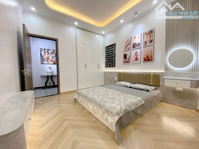 Nhà đẹp Hoàng Quốc Việt, 50m2, ngõ ôtô, sát phố, chỉ việc xách vali về ở, hơn 12 tỷ - 2